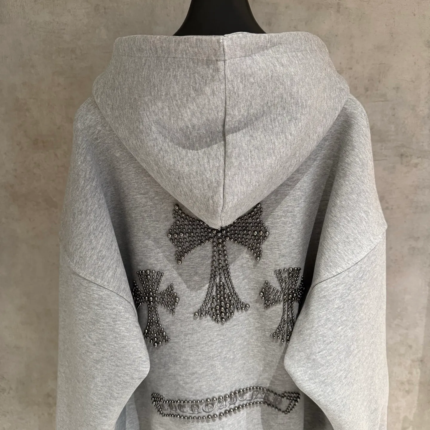 🅿️410 [Strict quality control] CH Croixin's new long-sleeved hooded sweatshirt. The fabric is made of heavy 480g double yarn fabric. Front and back embroidery➕beads. Ready-to-wear loose fit. The fabric is stiff and stylish. It does not deform or shrink. Color: black, white, floral gray. Size: M-2xl